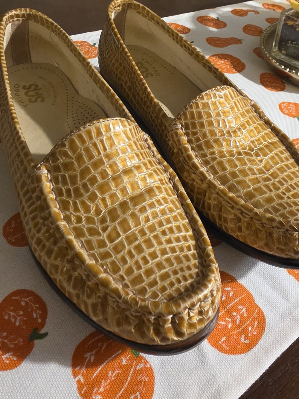 SAS Women’s Croc-Embossed Loafers
